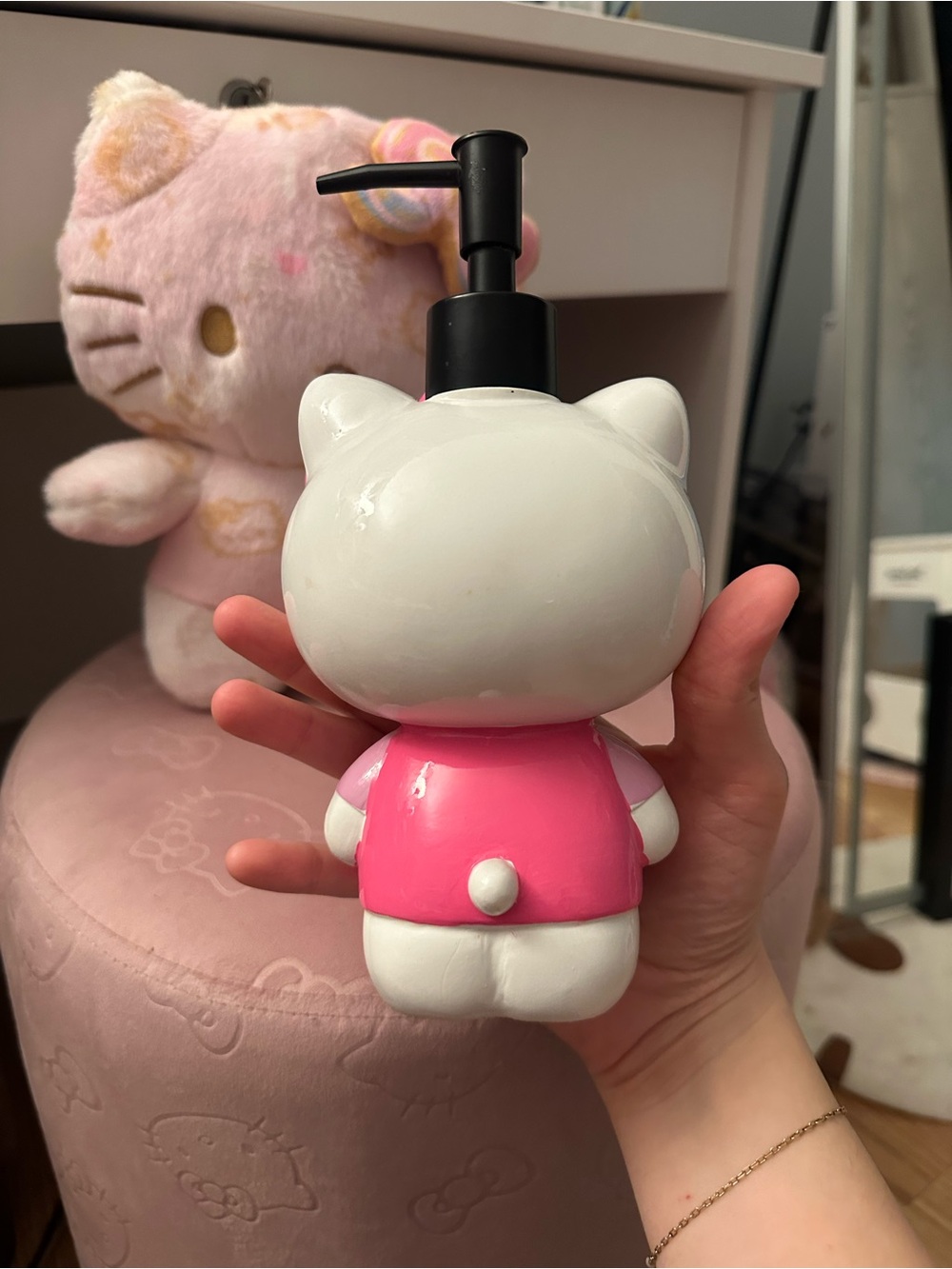 Hello Kitty Pink and White Full Body Soap Dispenser - Picture 4 of 5
